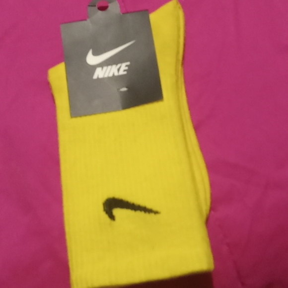 Yellow Nike socks - Picture 2 of 2